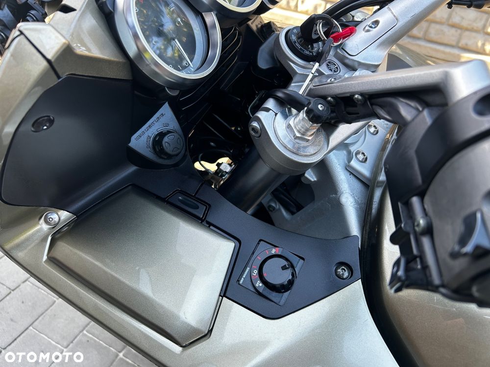 Yamaha FJR - 24
