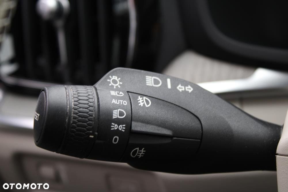 Volvo V60 Cross Country - 19