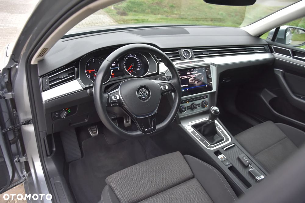 Volkswagen Passat - 20