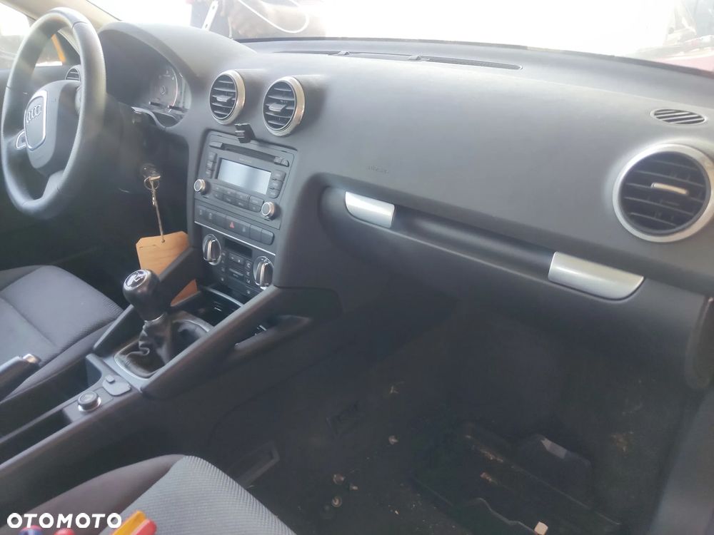 AUDI A3 8P LIFT DESKA PODUSZKI PSY - 1