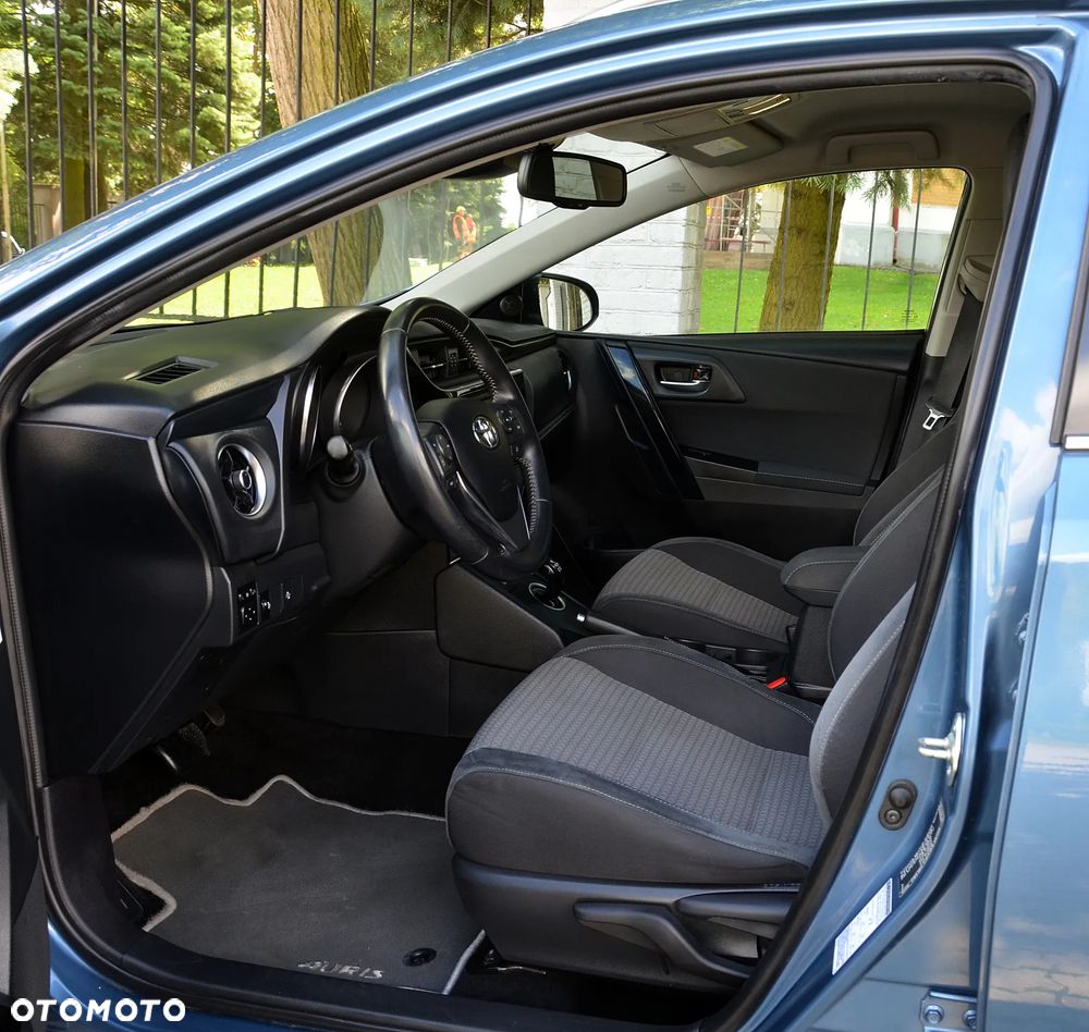 Toyota Auris Hybrid 135 Prestige - 8