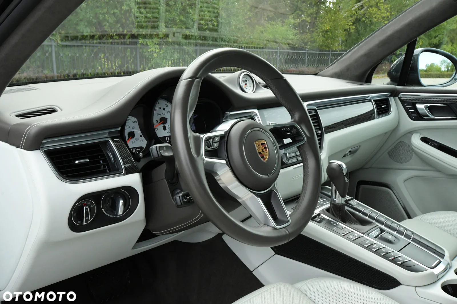 Porsche Macan Turbo - 14