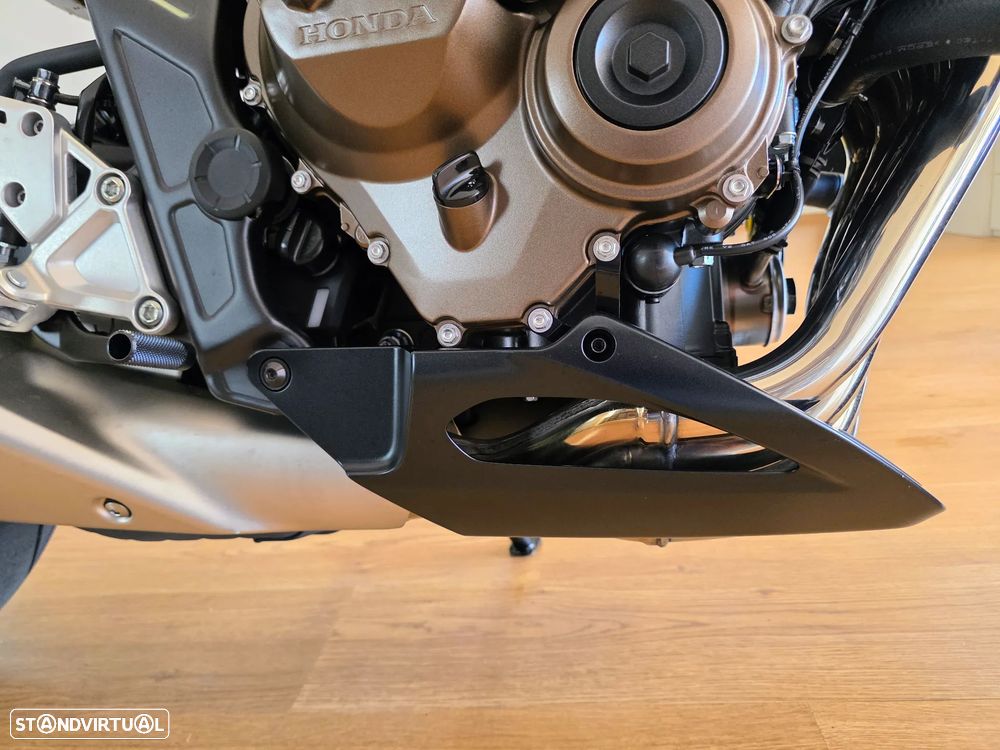 Honda CB R - 16