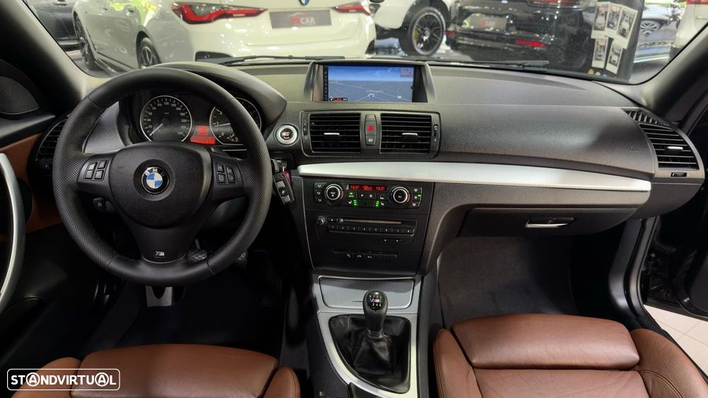 BMW 118 i Limited Edition Lifestyle c/ M Sport Pack - 14