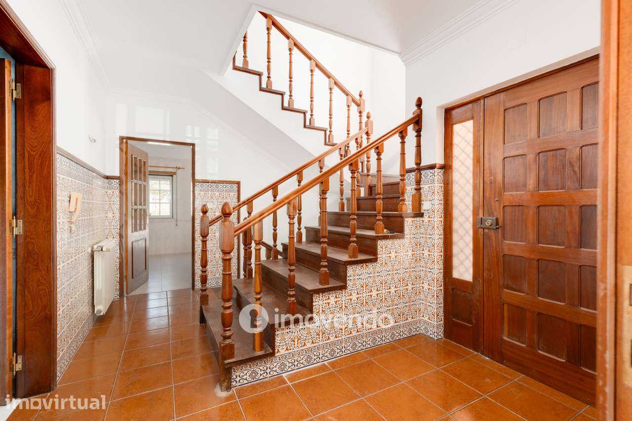 Moradia T3+1 com áreas amplas, garagem e jardim, em Viseu - Grande imagem: 2/36