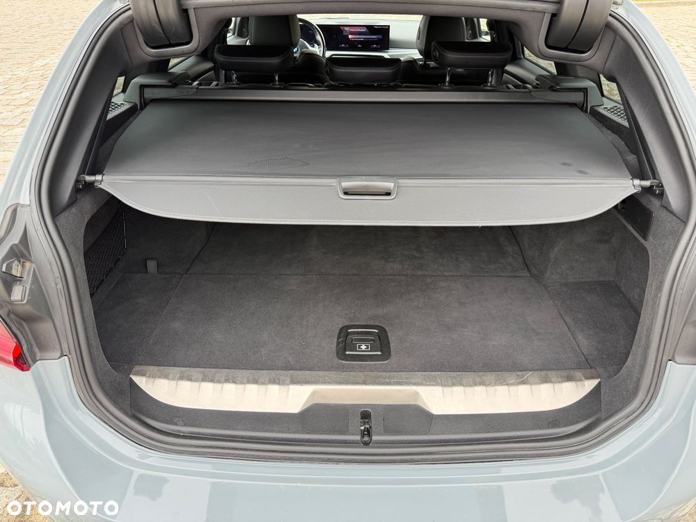 BMW Seria 3 330e PHEV xDrive M Sport - 12