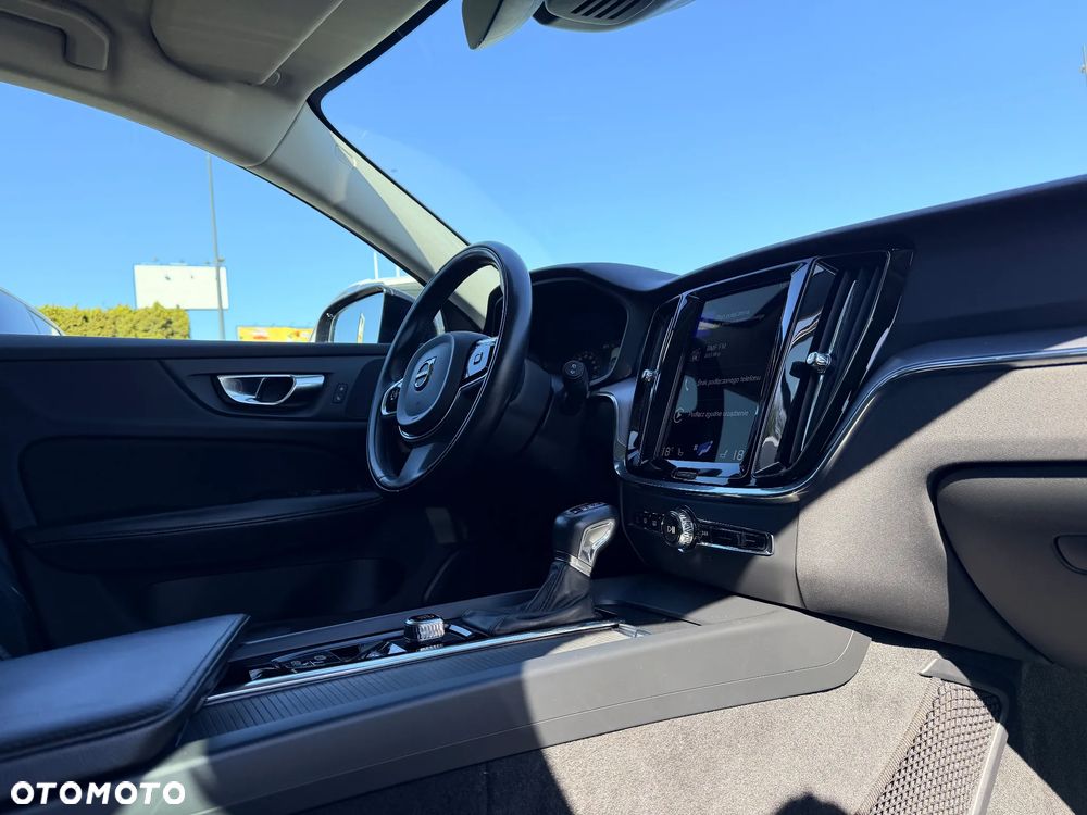 Volvo V60 D4 Momentum Pro - 19