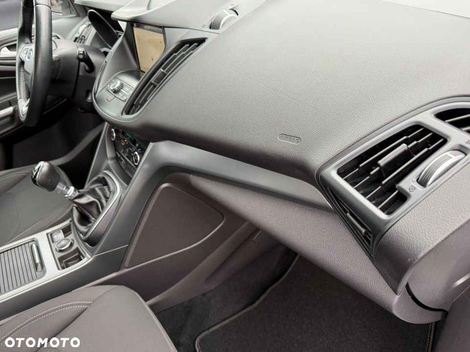 Ford Kuga 1.5 EcoBoost 2x4 Titanium - 29