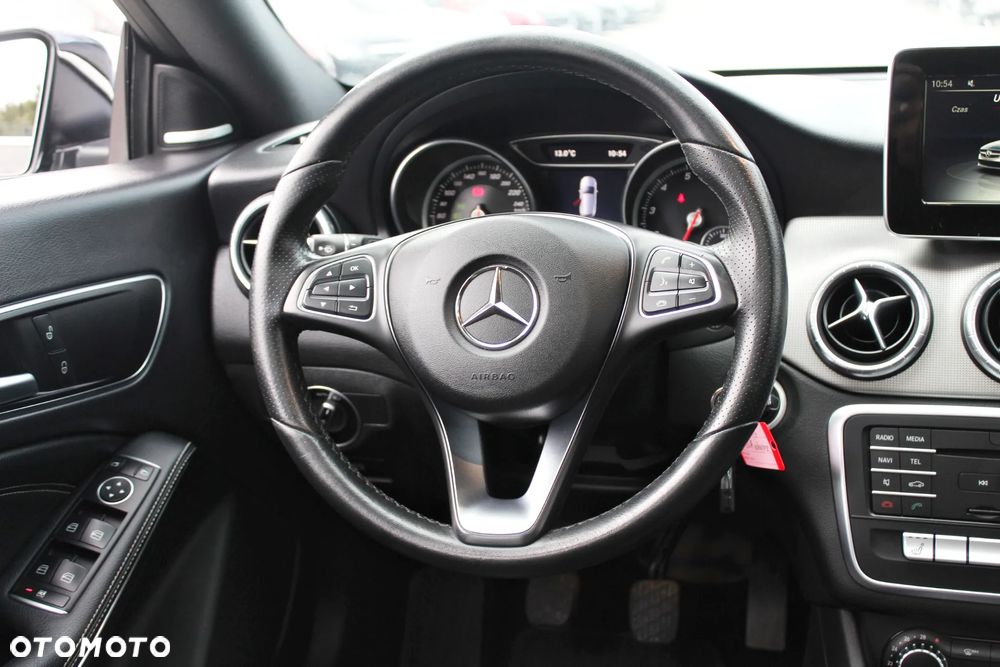 Mercedes-Benz CLA 180 - 16