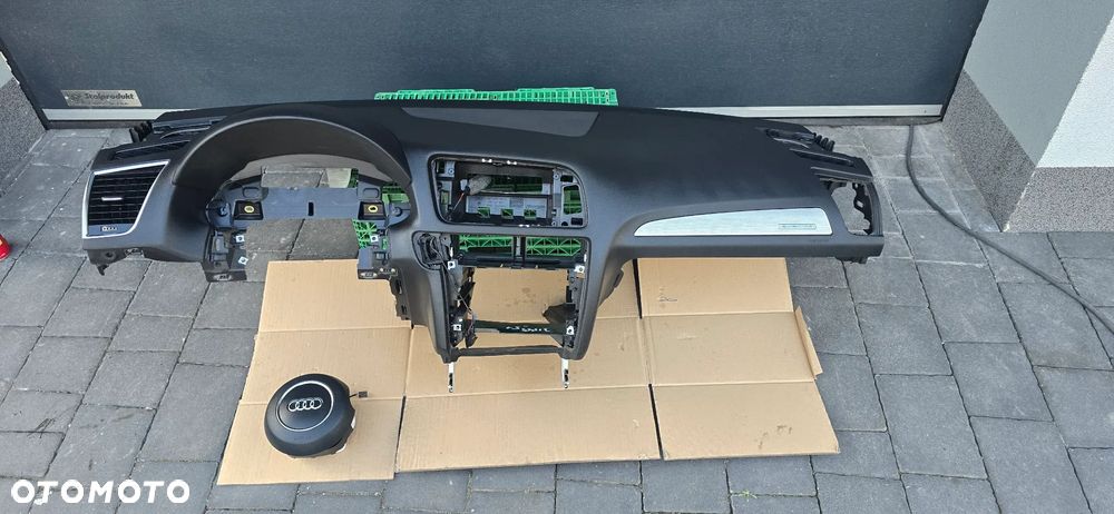 Deska rozdzielcza Audi Q5 8R lift oryginal plus poduszki - 2