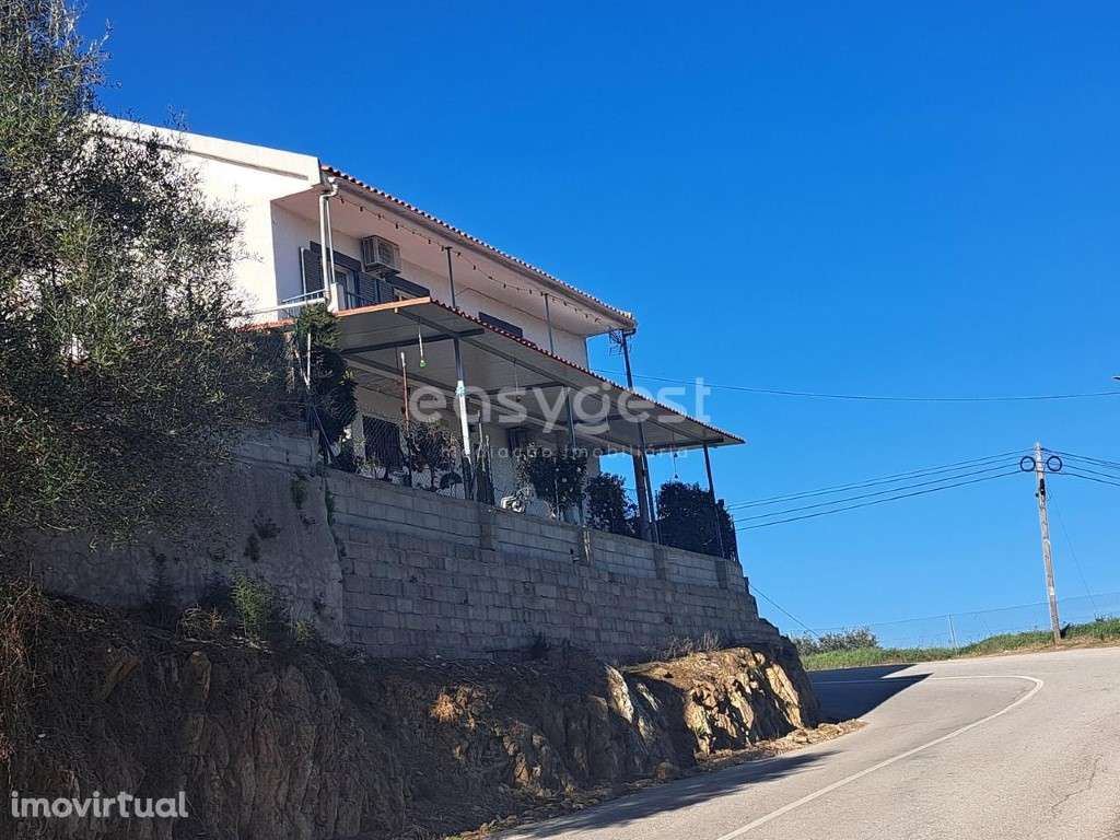 Magnífica Moradia T4 na agradável aldeia de Horta da Vilariça - Grande imagem: 2/24