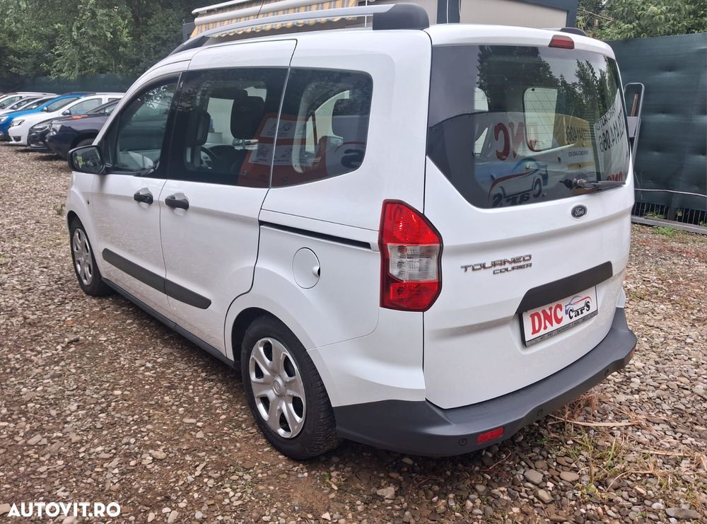 Ford Tourneo Courier 1.5 TDCi S&S Ambiente - 4