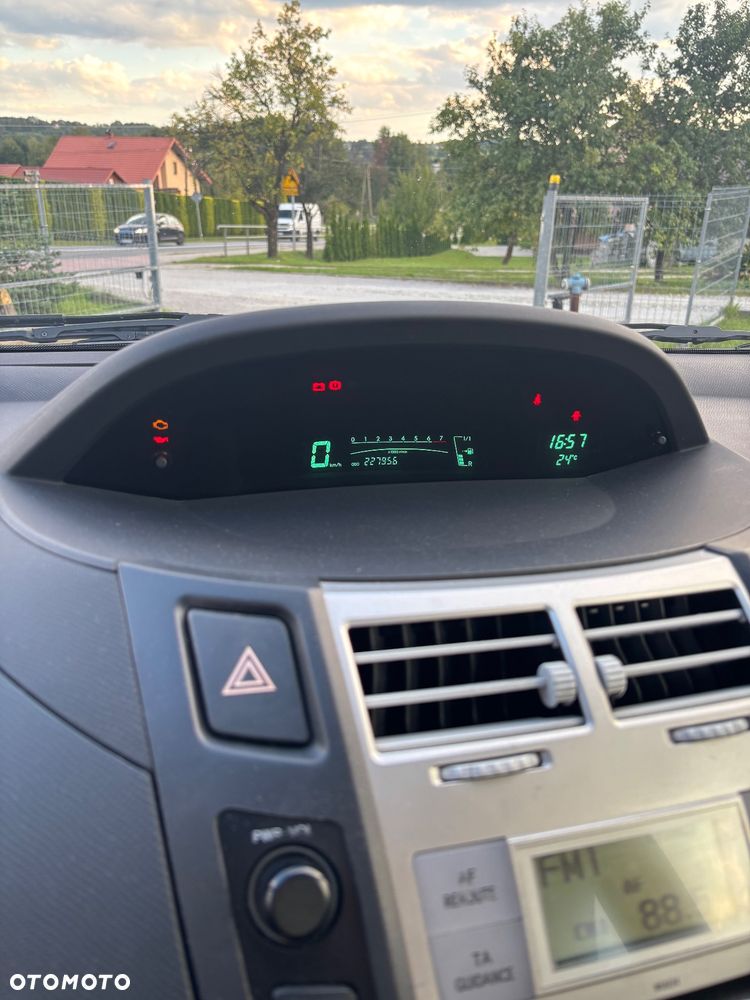 Toyota Yaris 1.3 Luna A/C - 3