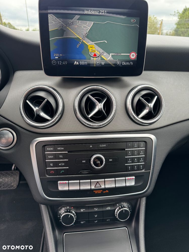 Mercedes-Benz CLA Shooting Brake 180 7G-DCT UrbanStyle Edition - 28
