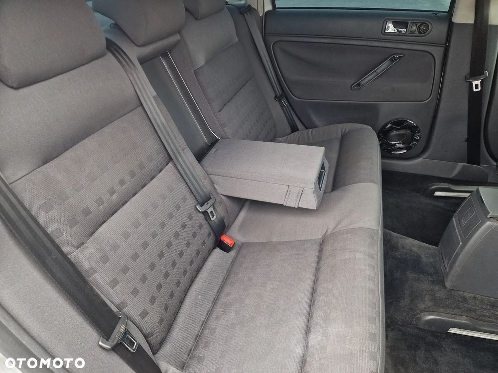 Volkswagen Passat 1.6 Exclusive - 36
