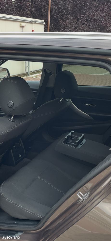 BMW Seria 3 318d Aut. Sport Line - 12