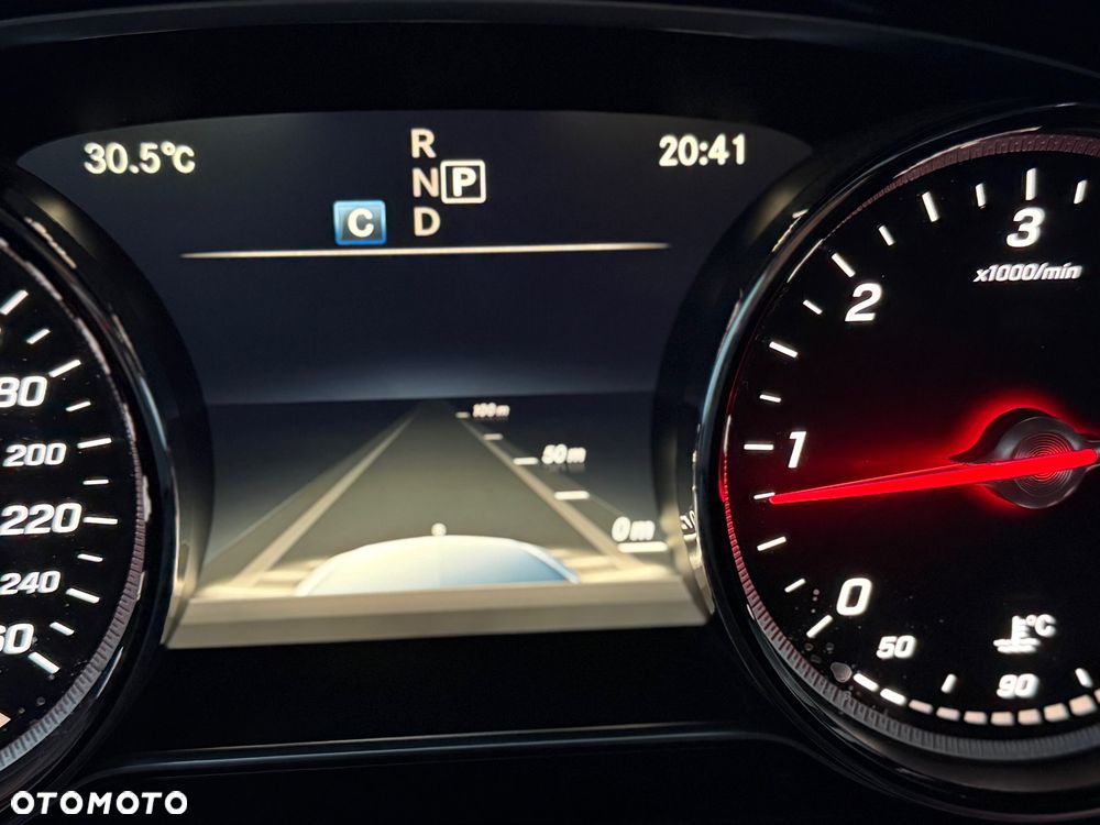 Mercedes-Benz Klasa E 220 d 4-Matic 9G-TRONIC - 29