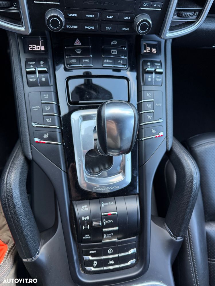 Porsche Cayenne 3.0 L - 15