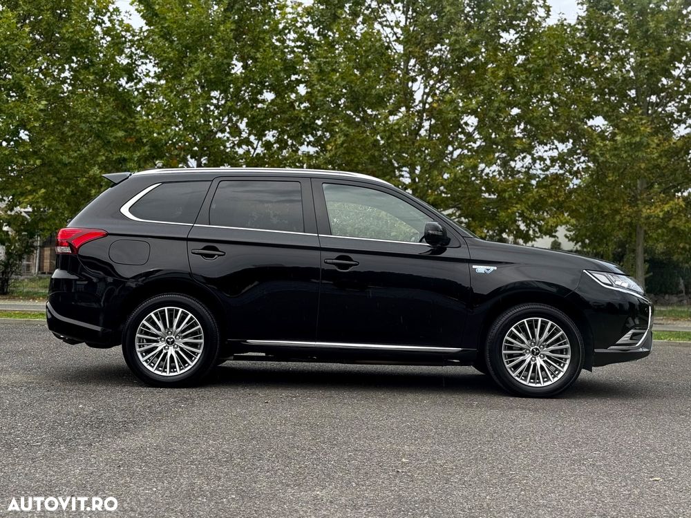 Mitsubishi Outlander 2.4 4WD Plug-In Hybrid Top - 36