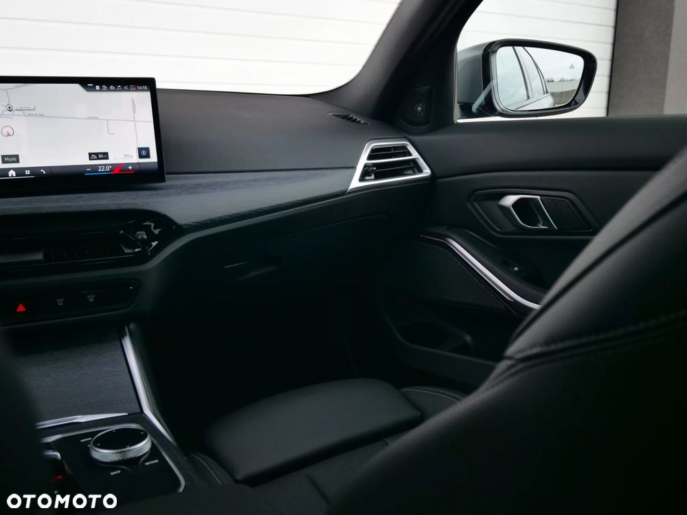 BMW Seria 3 330i xDrive M Sport sport - 18