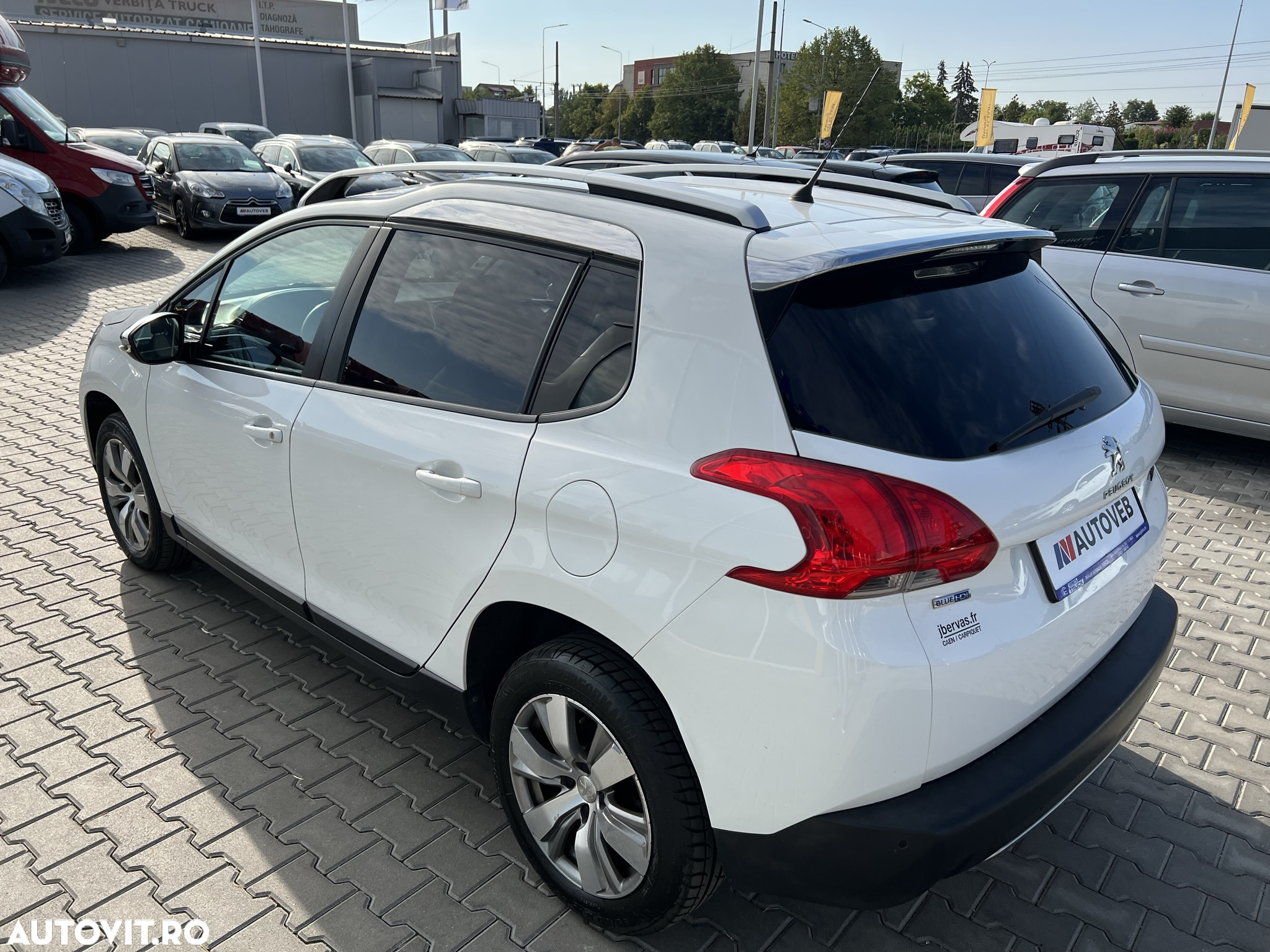 Peugeot 2008 - 6