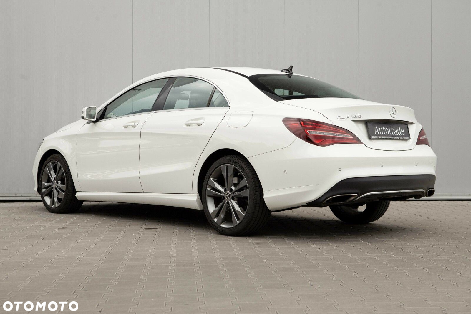 Mercedes-Benz CLA 180 7G-DCT - 4