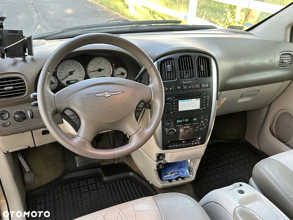 Chrysler Town & Country 3.8 - 16