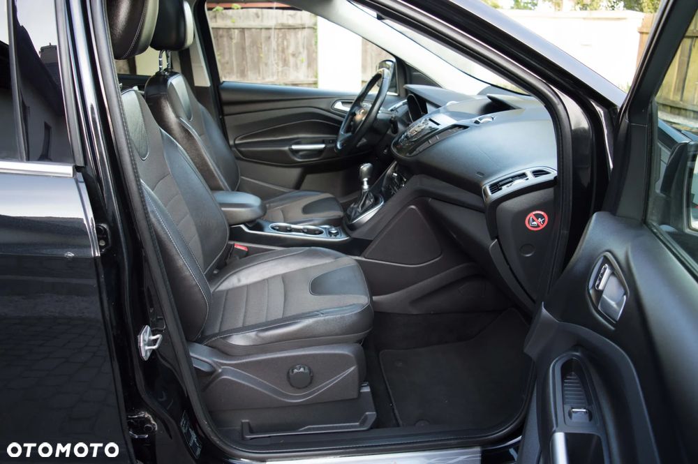 Ford Kuga 2.0 TDCi 2x4 Titanium - 29
