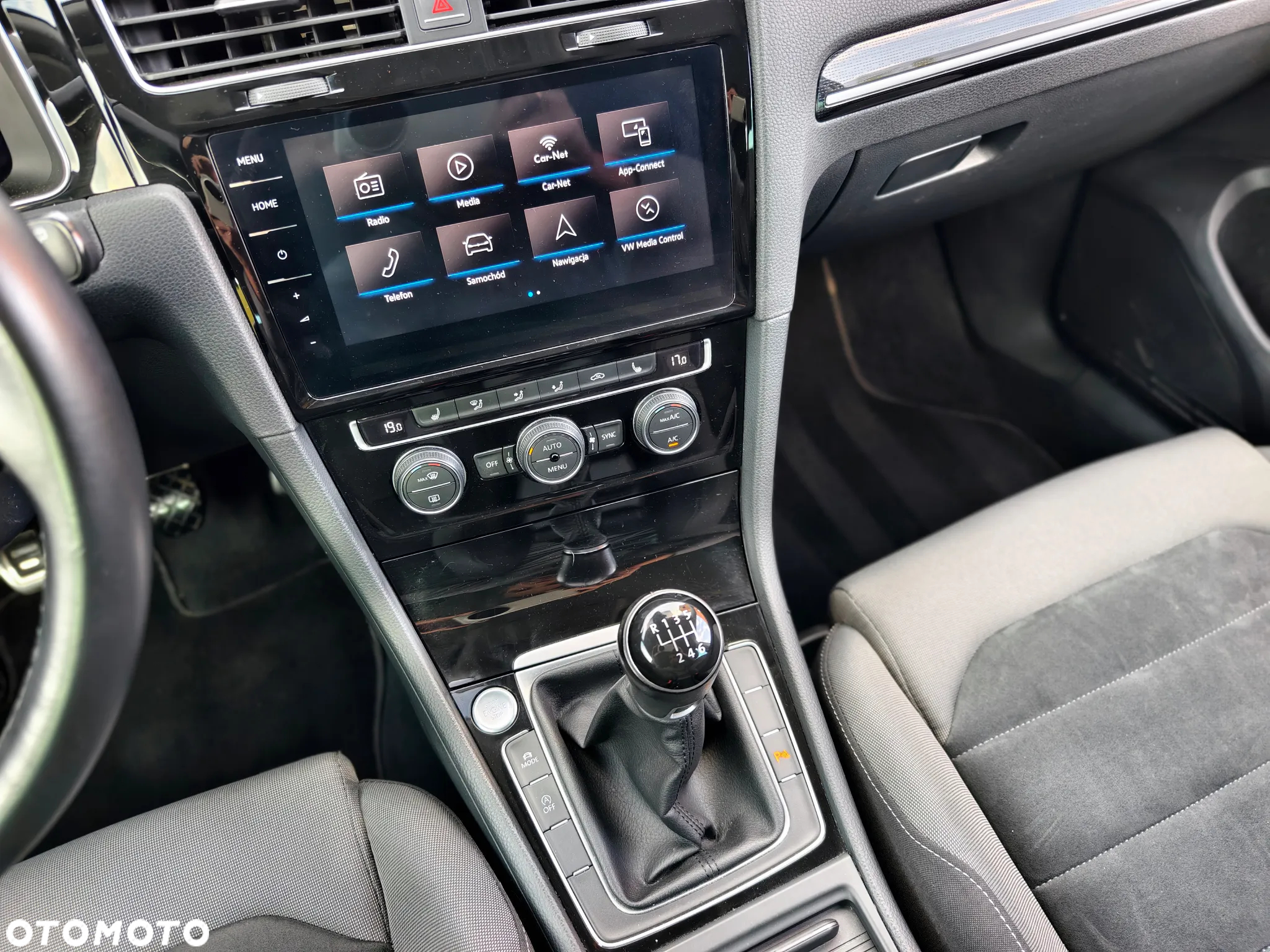 Volkswagen Golf 2.0 TDI SCR Highline - 13