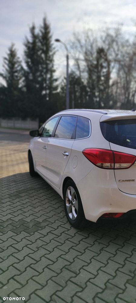 Kia Carens - 4