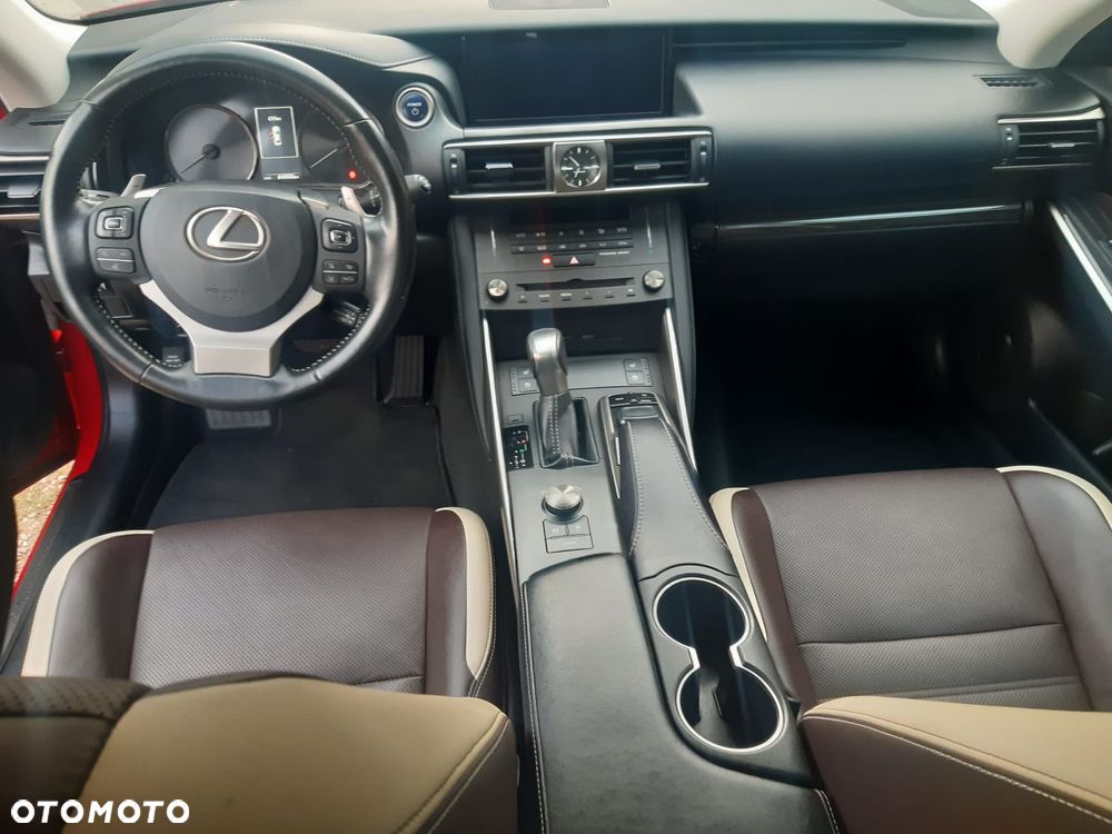 Lexus IS 300h Prestige - 12