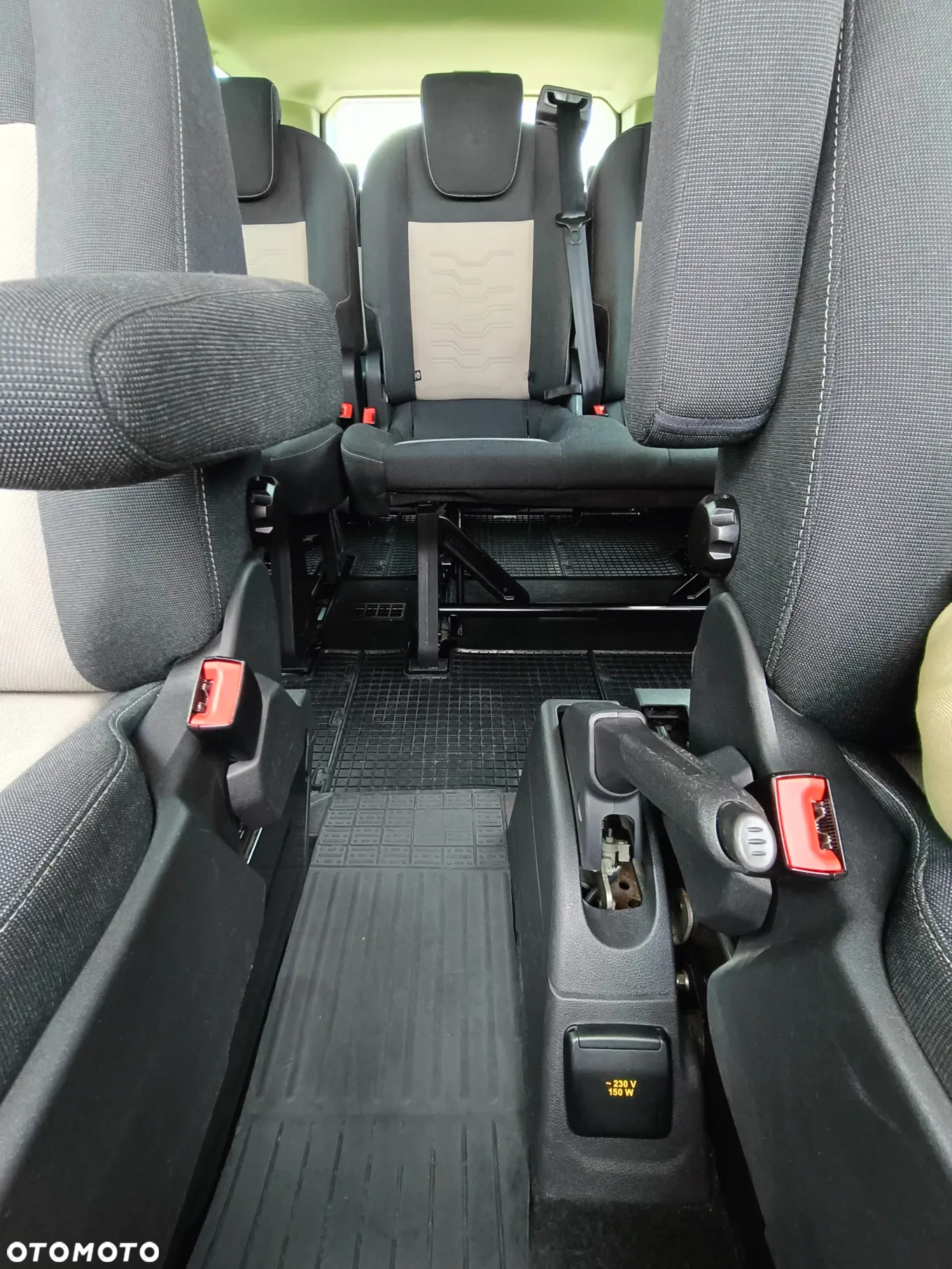 Ford Tourneo Custom - 11