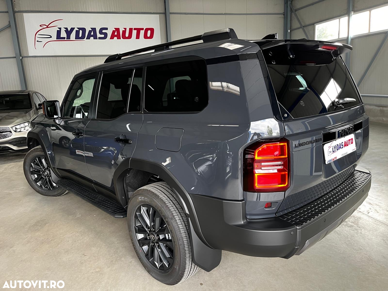 Toyota Land Cruiser 2.8l D-4D 204 CP A/T 7 locuri Luxury AVS Black - 2