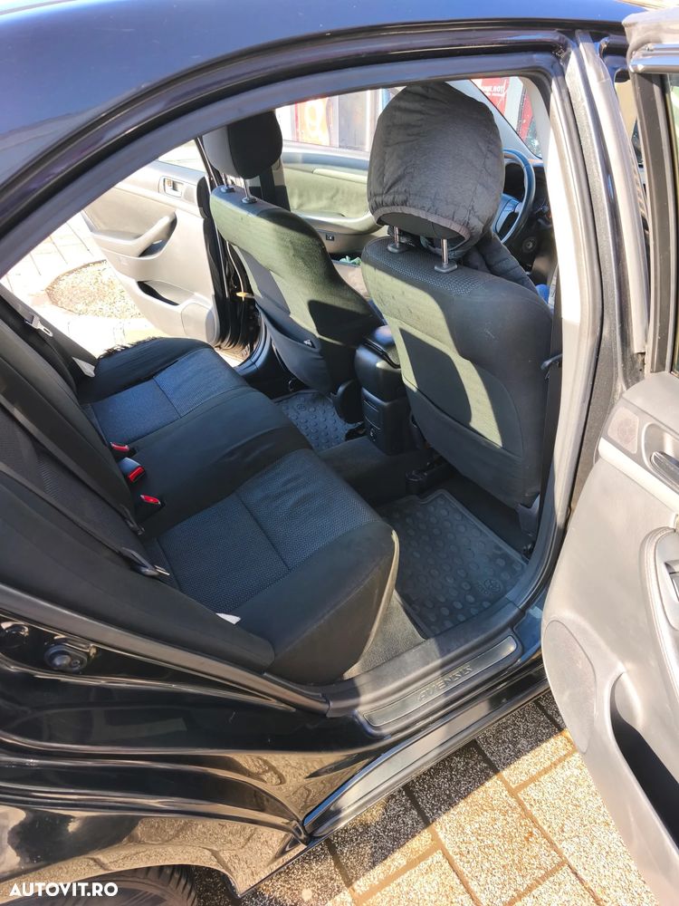 Toyota Avensis 1.8 Comfort - 13
