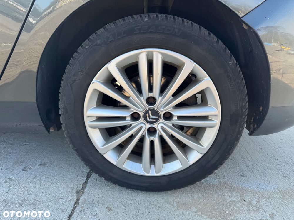 Citroën C4 e-HDi 115 Selection - 13