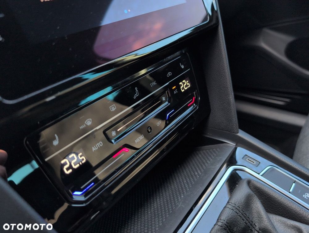 Volkswagen Passat Variant 2.0 TSI Business DSG - 25