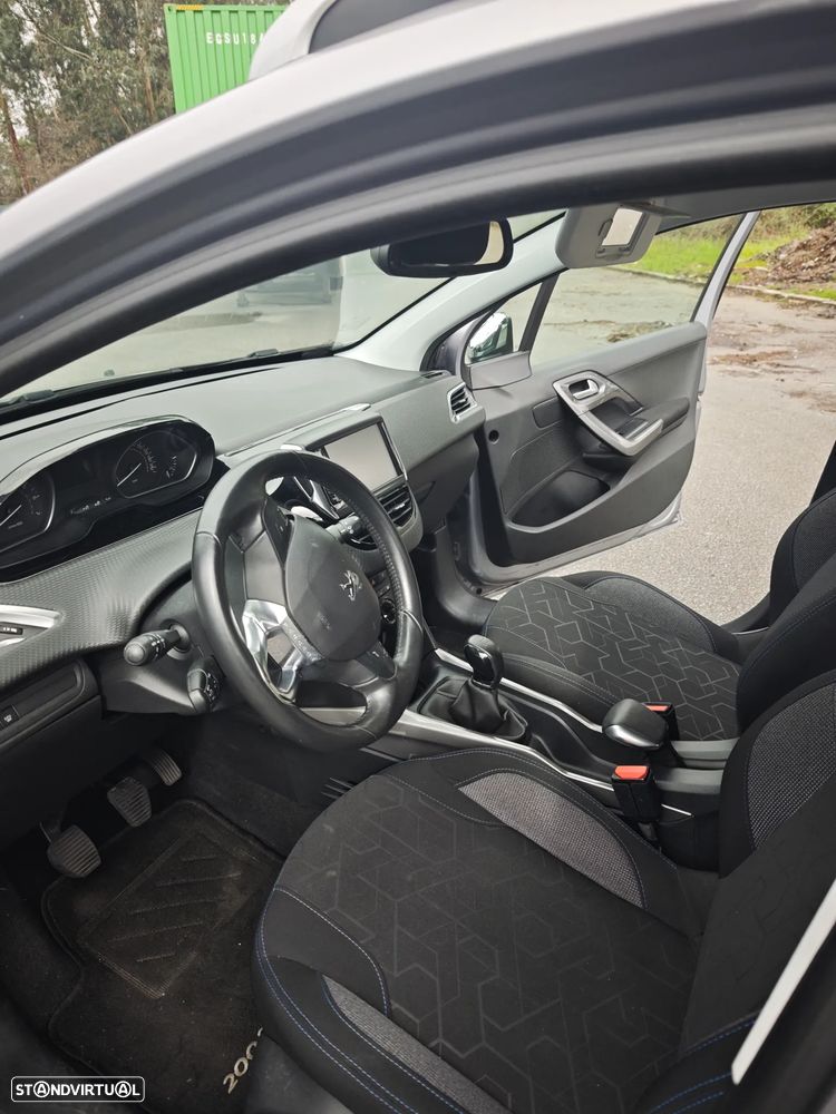 Peugeot 2008 1.2 PureTech Style - 11