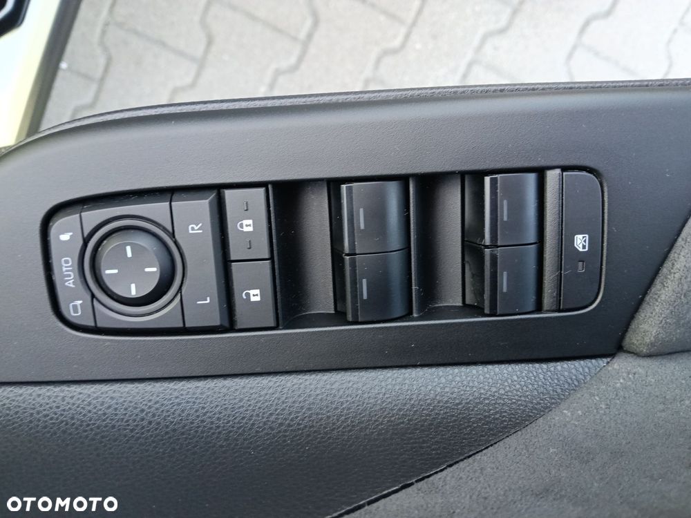 Toyota C-HR 1.8 Hybrid Executive - 17