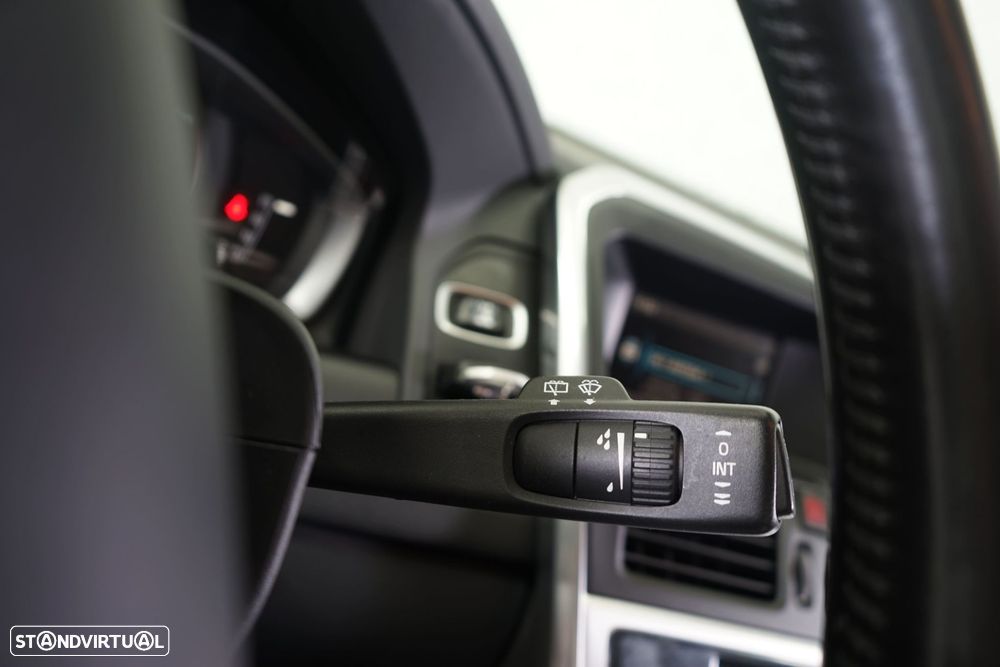 Volvo XC 60 2.0 D3 Momentum Geartronic - 25