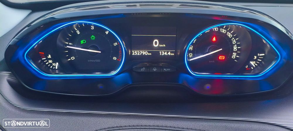 Peugeot 2008 e-HDi FAP 115 STOP & START Allure - 16