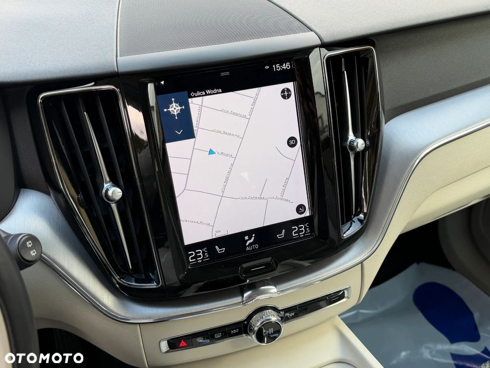 Volvo XC 60 B4 D AWD Momentum Pro - 16