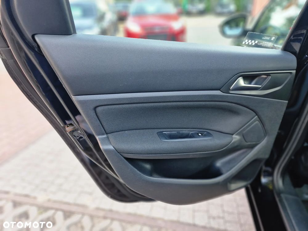 Peugeot 308 SW 1.6 BlueHDi Allure S&S - 28