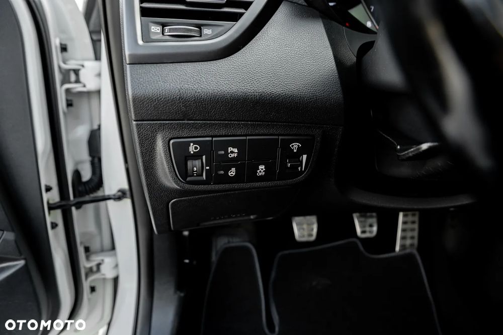 Hyundai Veloster 1.6 Turbo Premium - 29