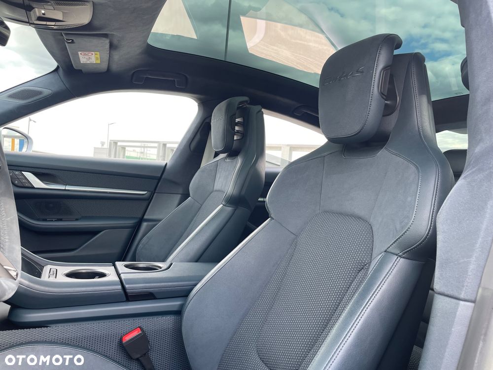 Porsche Taycan Turbo S - 22