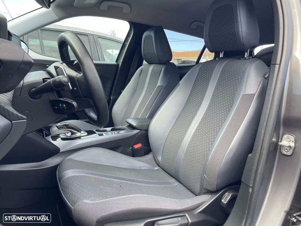 Peugeot 2008 1.2 PureTech Allure EAT8 - 13