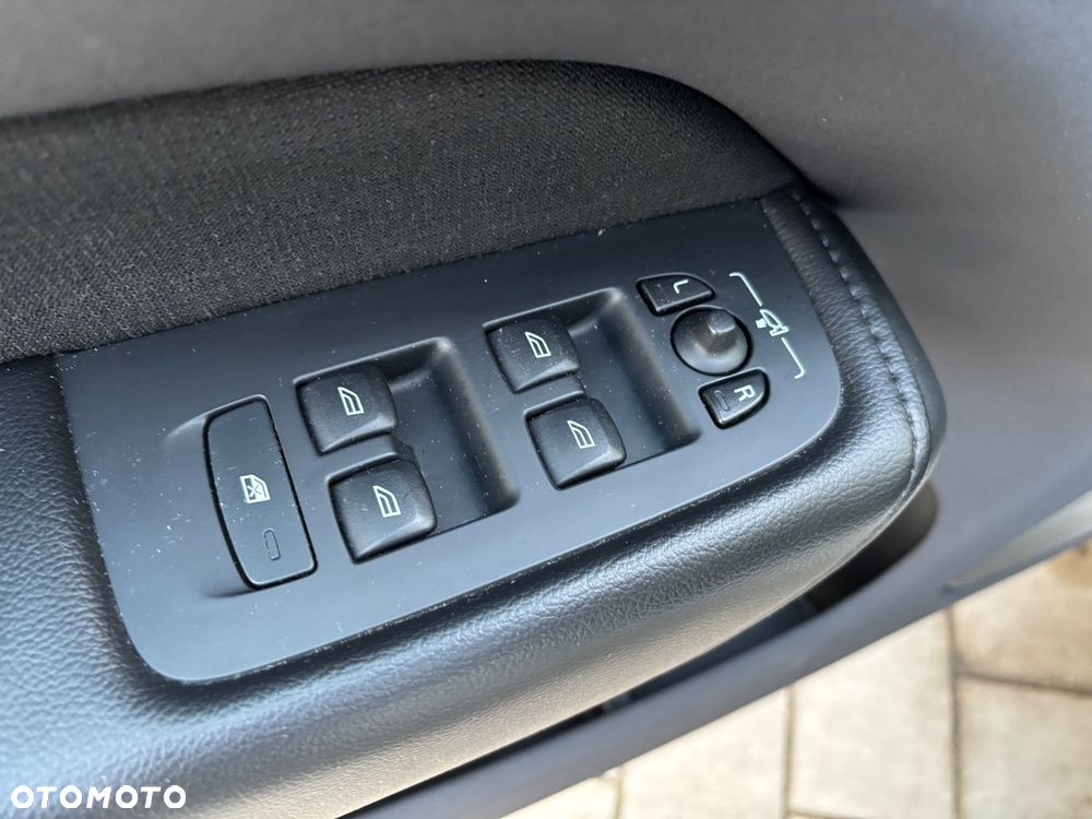 Volvo XC 60 B4 B Momentum Pro - 18