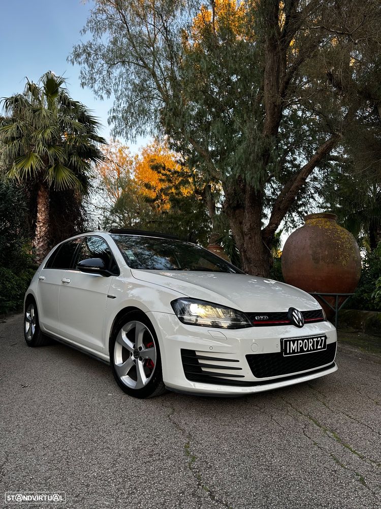 VW Golf 2.0 TDI GTD DSG - 1
