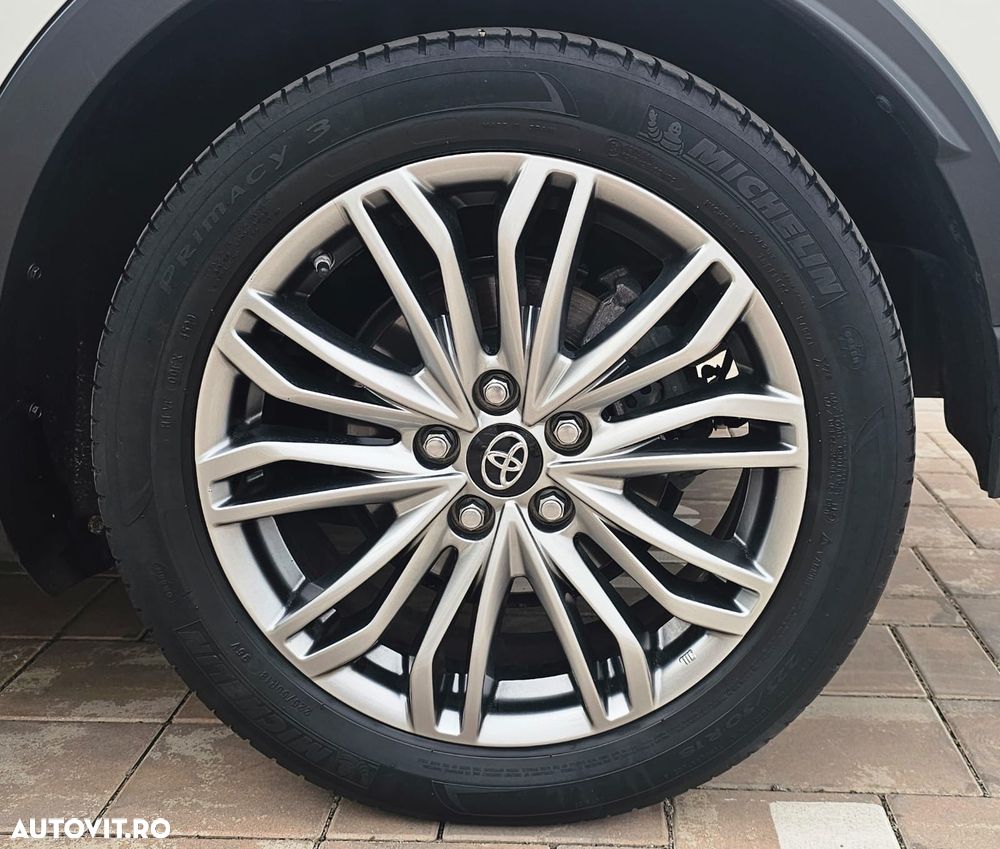 Toyota C-HR 2.0 HSD 184 CP 4x2 CVT Classy Bi-Tone - 28