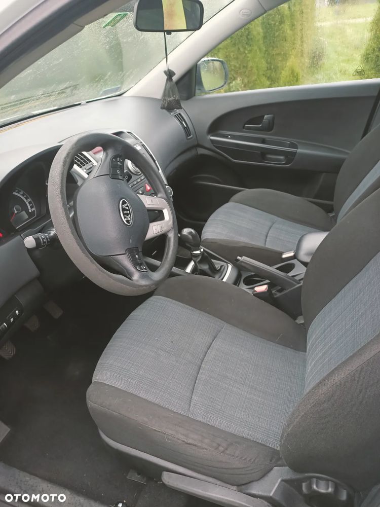 Kia Ceed - 8
