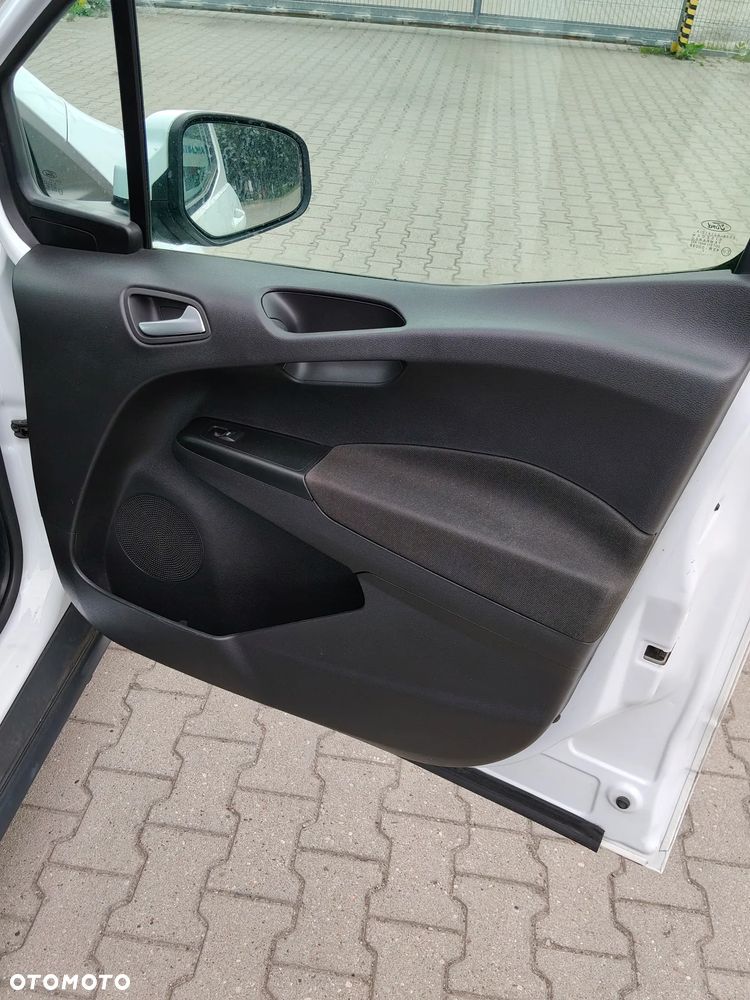 Ford Transit Courier - 14